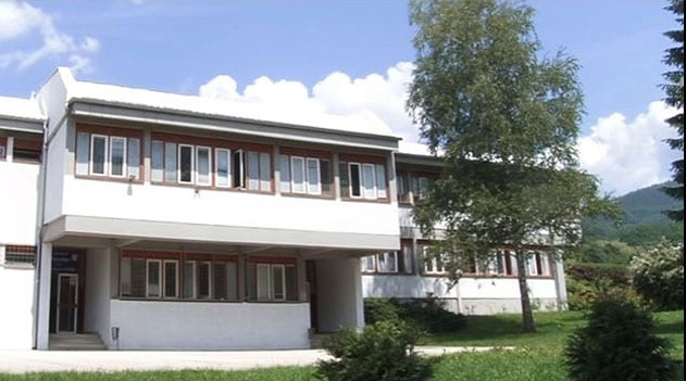 Зграда школе — Лучани